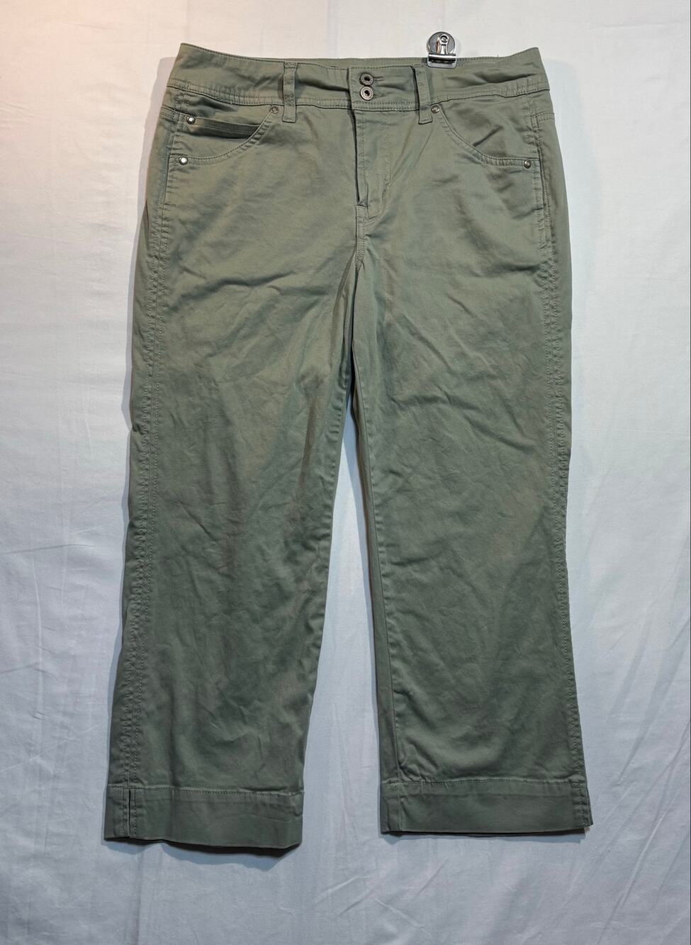 Bandolino Blu Women’s Size 8 Sage Green Stretch Crop capri CuffedMid Rise Casual